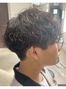 フイ 代々木(Hui) メンズ/アップバング/ツーブロックマッシュ/束感ショート波巻き