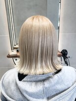 ムーク 海老名(MUUK)&nbsp;［幡野葵］ホワイトベージュ/切りっぱなしボブ/外ハネ