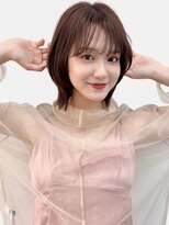 ショートボブ　シースルーバング　韓国風　ピンクブラウンカラー