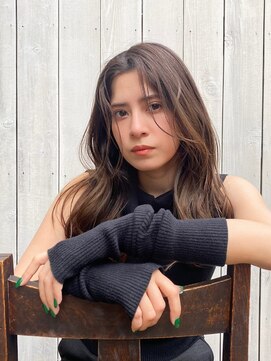 ネウィ 広島(newi) くすみブルー/かきあげバング/ロングレイヤー