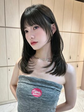 グロー 大宮(GLROW) 顔まわり レイヤーカット ブルーブラック オリーブ