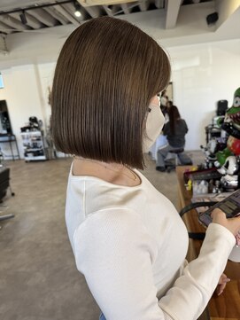 ナンバー(number+) 20代30代40代前下がりストレート大人ボブリップライン