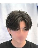 ブルーブラック/フェザーパーマ/刈り上げセンターパート/メンズ
