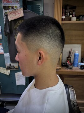 フォーコーナーズ(Four Corners) バズカット／坊主/スキンフェード/バーバー/刈り上げ