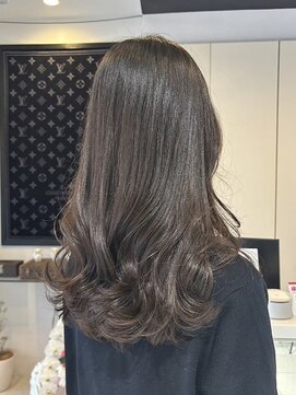 ノア(no_a) 【四条烏丸】ワンカラーでつくる透明感オリーブ×レイヤー