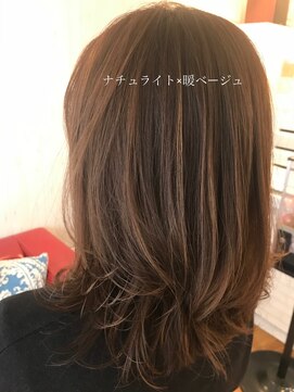 ヴィックス クリスタル(VIC’S crystal) 【VICS 】ナチュラル×ハイライトカラー×暖ベージュ【チヒロ】