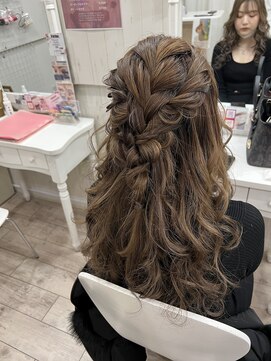 ルナクレセント (Luna crescent) 編み下ろし風ハーフアップ