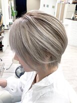 デザイナーズ ファクトリー(Designer's Factory)&nbsp;ベージュブロンド 前下がりめ丸みショート