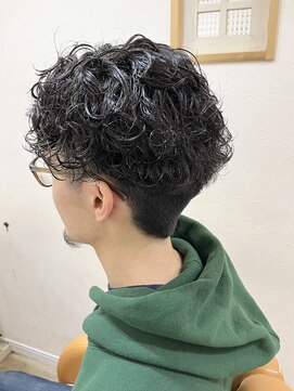 ココンプリュス アンド モナ(COCON+&MONA+) 刈り上げスパイラルパーマ