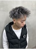 尾崎指名/ホワイトメッシュ×ツイストパーマ