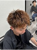 動きのある束感が魅力！スパイキーショート