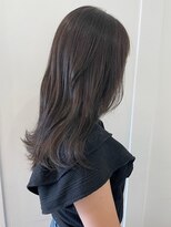 パル バイ ラベスト(Pal by lovest)&nbsp;透明感◎ダークグレージュ×レイヤーロング【before→after】