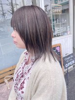 クオリア(Quaria) アッシュベージュのレイヤーボブ