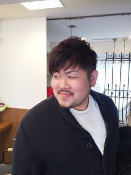 ヨナサン(Yona Saint) クマさんツーブロックヘア。