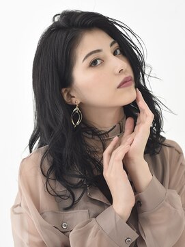 アトリエ フェム(atelier.fem) atelier.fem　かきあげバングが特徴的なウェーブミディ