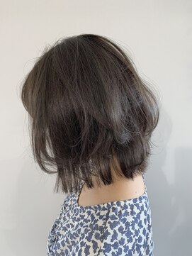 クイントネオリーブ 自由が丘正面口店(quint:neolive) グレーアッシュミディ