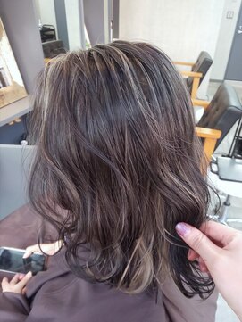 オト(oto) ハイライト×インナーカラー ショコラベージュ くびれヘア