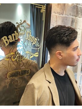 ミリオンバックス 御徒町店(Million Backs) ツーブロックマッシュ/スキンフェード<理容室>[メンズ/御徒町]