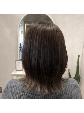 ベレッタ ネヤガワ(veretta. neyagawa) 透明感抜群グレージュカラー/裾カラー/外ハネボブ/くびれカット