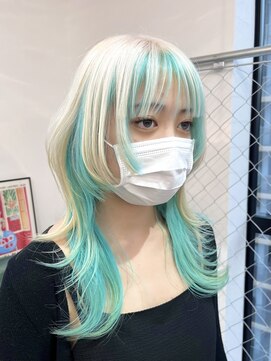 リル 溝の口(LiL) ホワイト×ミントグリーン/ウルフカット/レイヤーカット/溝の口