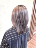 スモーキーベージュ