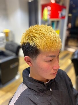バーバーブロス(BAR BER bro's) テーパーフェード/金髪ヘア