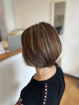 ヘアーコンセプト(HAIR CONCEPT) 白髪を生かした立体感ハイライト