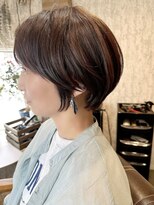 ヨル(Jor) ピアスが似合う丸みショートスタイル