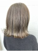 オリーブベージュ