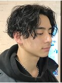 原宿緩めツイストスパイラルパーマメンズカットセンターパート