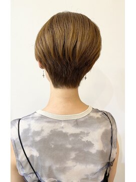 モリオ フロム ロンドン 成増店 【morio成増/一戸】大人可愛い刈り上げハンサムショート