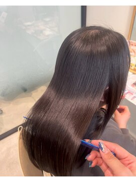 ファムバイアヴァンス(Femme by AVANCE.) 美髪エステ×艶髪ストレートミルクティーブロンド
