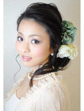 ブリエ(briller) お上品なナチャラル サイドルーズアップ