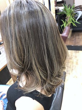 スリー(THREE) 3Dデザインハイライト