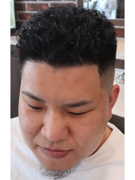 アクセプトザワールドバーバー(Accept the world barber) カーリーパーマ×スキンフェード