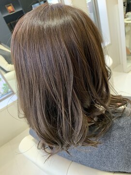 サローネデ アグスティナ バイ サンバンチ(salones de agustina by sanbanchi) ミディアム×ミントグレージュ