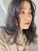 ツヤ肌×オレンジブラウンの大人メイク