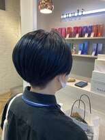 トゥーリ 藤崎店(tuuli)&nbsp;高畠弘輝、刈り上げショート、ブルーブラック