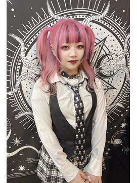 エルシャドール(EL-SHADDOLL) ピンクカラー　黒メッシュ　派手髪　プリーチ　ハイトーン