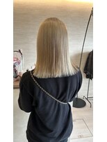 サロンドディバース(Salon de DIVERSE)&nbsp;切りっぱなしボブ×ホワイトベージュ