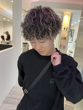 ウシワカマル ミライ(USHIWAKAMARU MIRAI) 波巻きパーマ×ハイライト