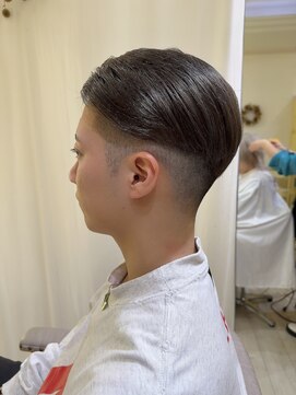 アミュー(amiu) グレージュビジネススタイル/刈り上げショート