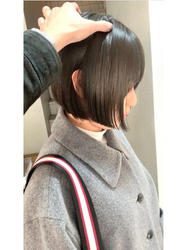 ピア ヤクイン(Pia Yakuin) ぱつっとbob