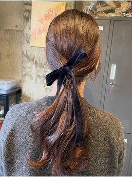 リタ 枚方(Rita) 20代30代向け！タイトポニー×ウェーブ巻きで華やかアレンジ