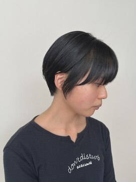 冬の小顔◎前下がりショートボブ×暗髪艶ショート