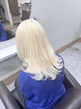 アン(Hair make un) 【森山陽向　ブロンド】