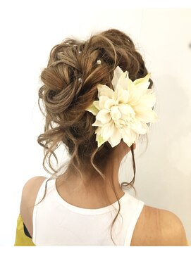 ヘアメイク エンカレッジ(HAIR MAKE encourage) アップスタイル☆お花アクセ