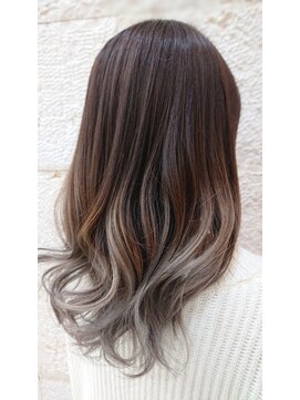 ティンク 横須賀中央(Tink) グラデーションカラー