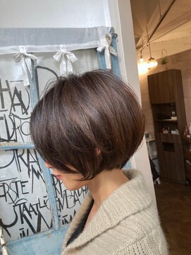 ロッティー(Rottie) 品のある大人ボブ