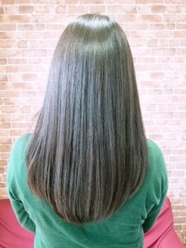 ヘアーデザイン アモール(Hair Design Amor)の写真/≪しっとりなめらか≫髪質に合わせた薬剤選定と丁寧な技術で素直な扱いやすい質感に。毎朝のお手入れ簡単♪